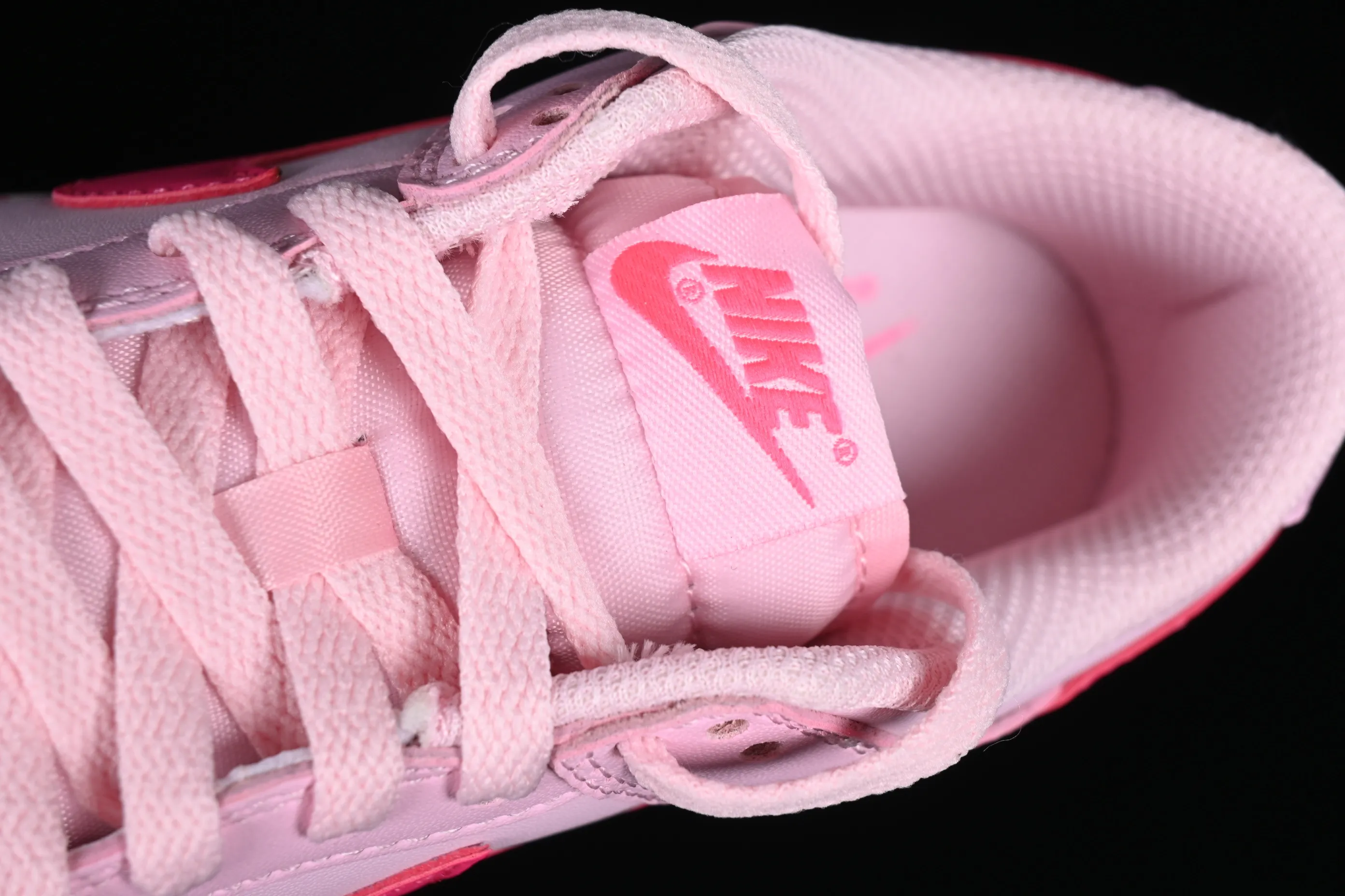 All Categories Nk SB Dunk Series Nk SB Dunk Low Low-top sneakers Cost-effective version Nk Dunk Low Pink SB low-top sports and leisure sneakers DH9756-600